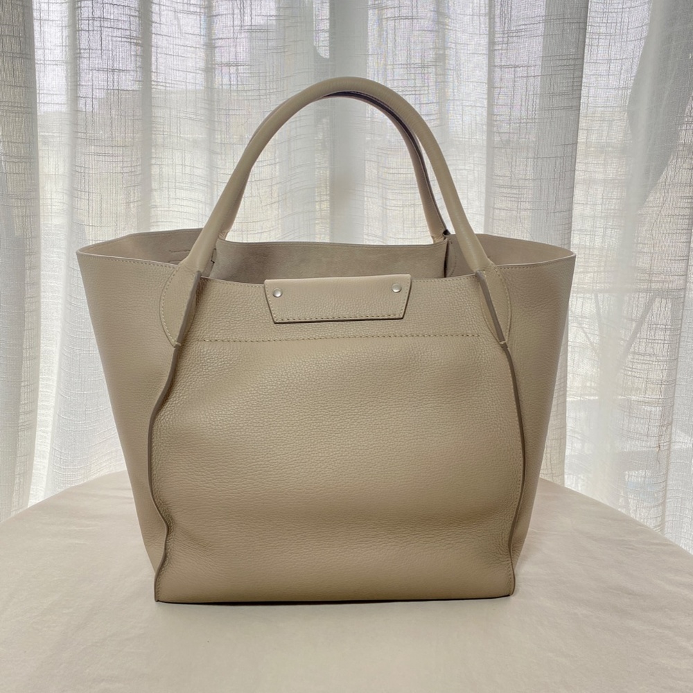 Celine Medium Big Bag in Soft Bare Calfskin - Light Taupe - Picture 6 of 16